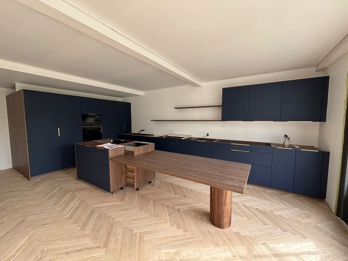 Cuisine avec parquet en chêne à motif