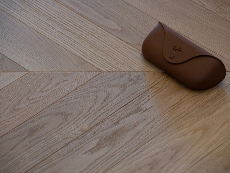 14x90x510 EUR Plank Chevron Matt Lacquer AB