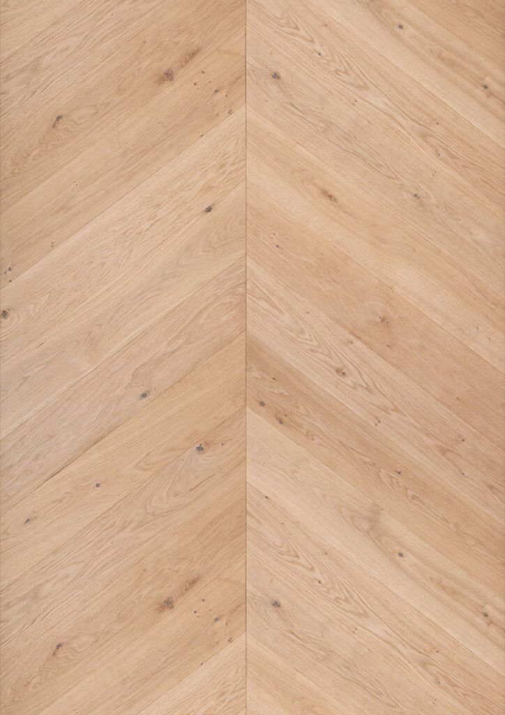 Parquet Chêne Signature — Rustique Pointe de Hongrie Verni Brossé 90×660