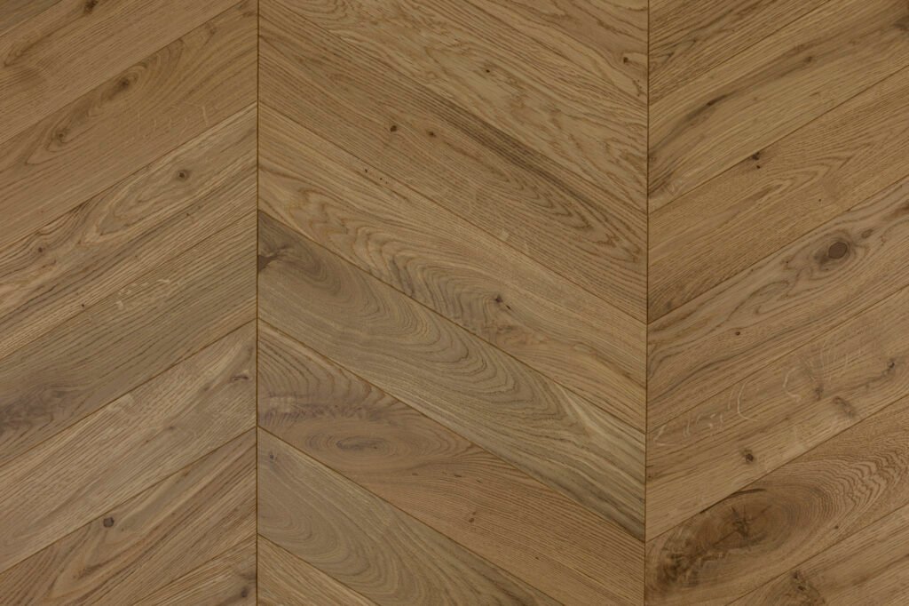 Parquet Chêne Classic — Chevron verni mat 88×420