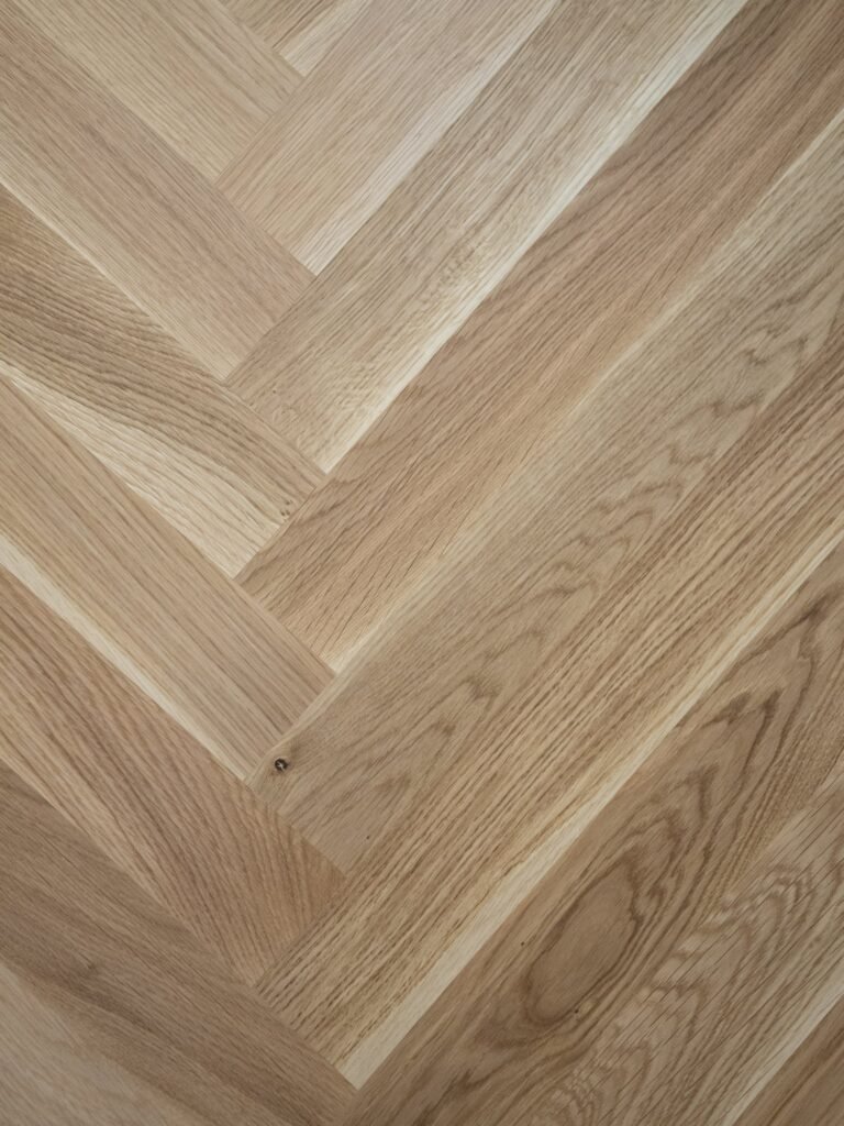 Parquet Chêne Bâton rompu Rustique — Verni brossé biseaux 10×70×490
