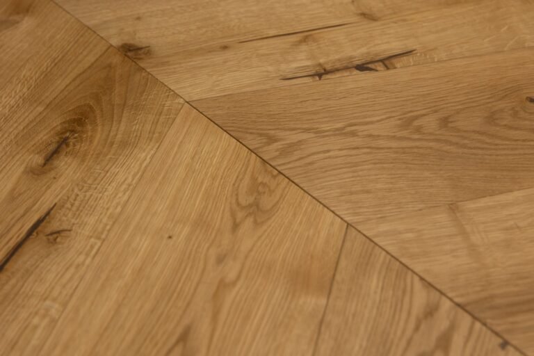 Eichenparkett Rustic — Französisches Fischgrät 145×810