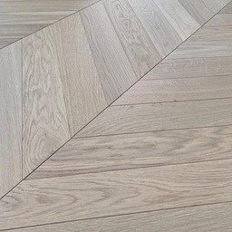 Parquet chêne point de Hongrie 60° — Peu noueux verni invisible 92x550